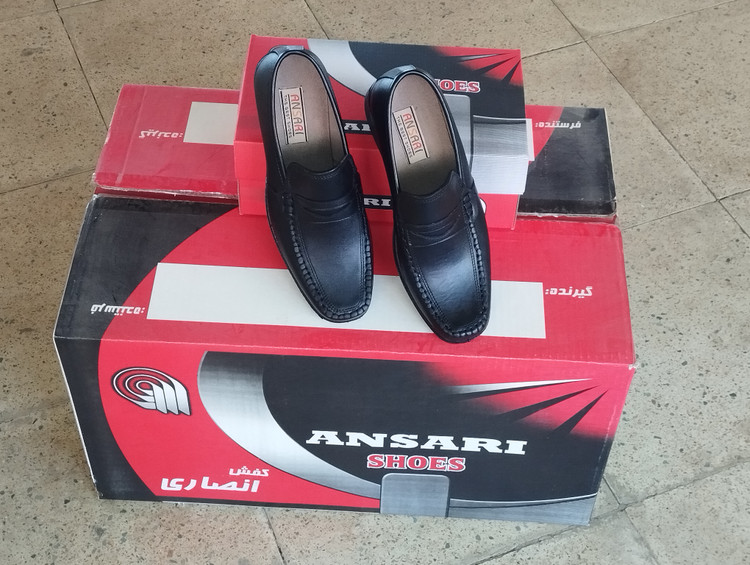 کفش مردانه راحتی چرم ساده مشکی انصاری کارتن ۱۰جفتی عمده